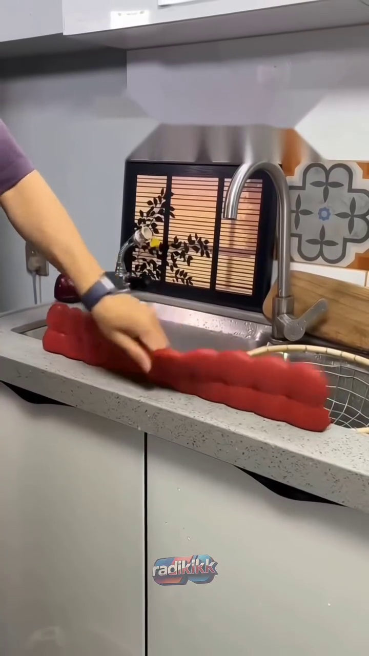 Splash guard fitted along a sink edge